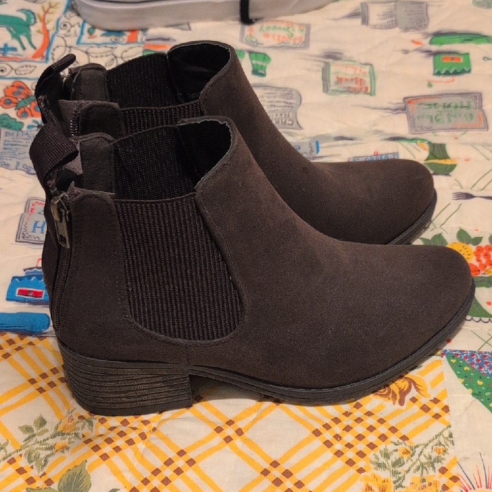 Pierre Dumas Brown Ankle Boots with Elastic Panels